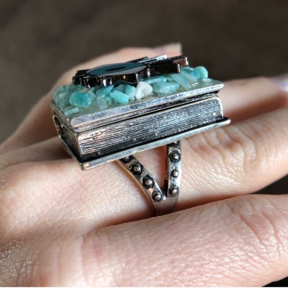 Poison Ring ! Secret compartment evil eye locket - Picture 6 of 8